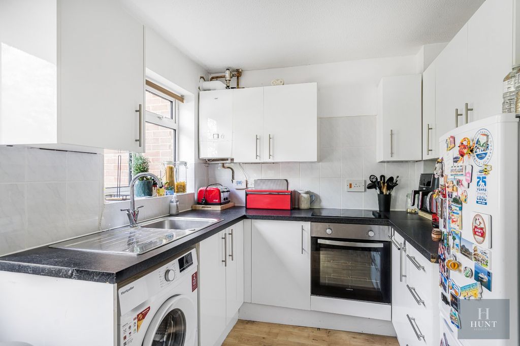 Property photo 2 of 11 Kitchen