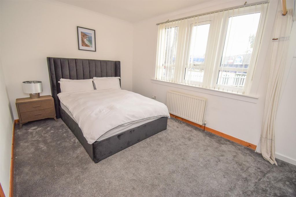 Property photo 2 of 16 Bedroom One-2.Jpg
