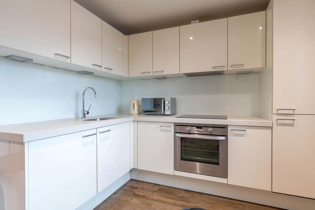 Property photo 3 of 11 Kitchen