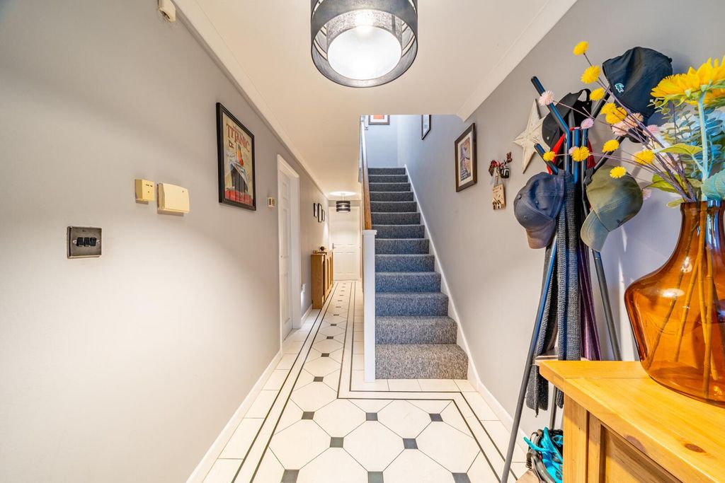 Property photo 2 of 18 Hallway