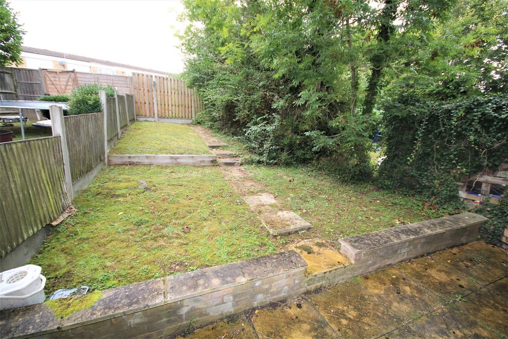 Property photo 3 of 22 Reatr Garden.Jpg