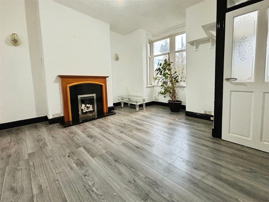 Property photo 2 of 22 Lounge