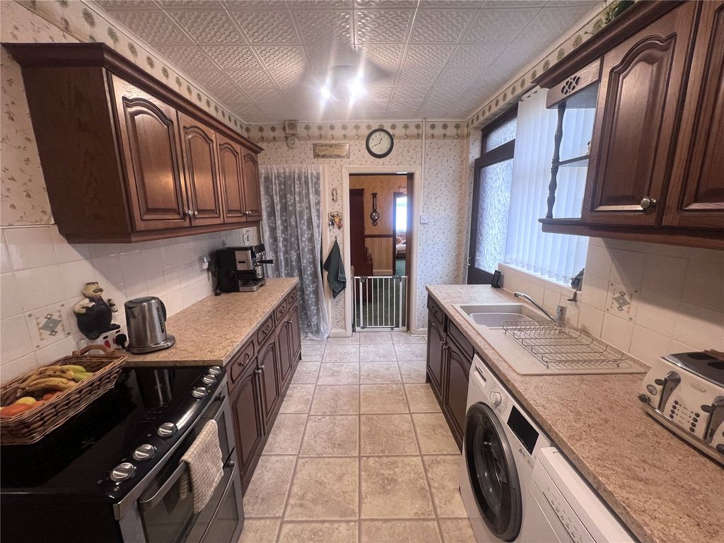 Property photo 2 of 16 Picture No. 21