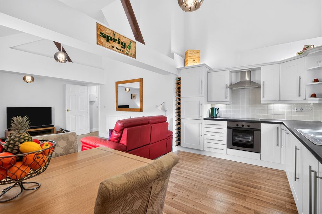 Property photo 3 of 21 Pbox-Img.Jpg