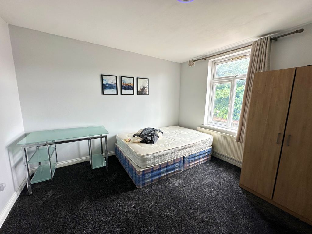 Property photo 2 of 3