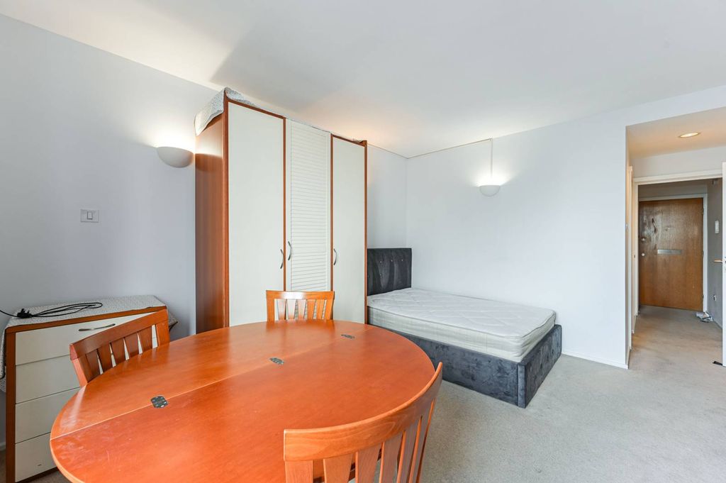 Property photo 3 of 5