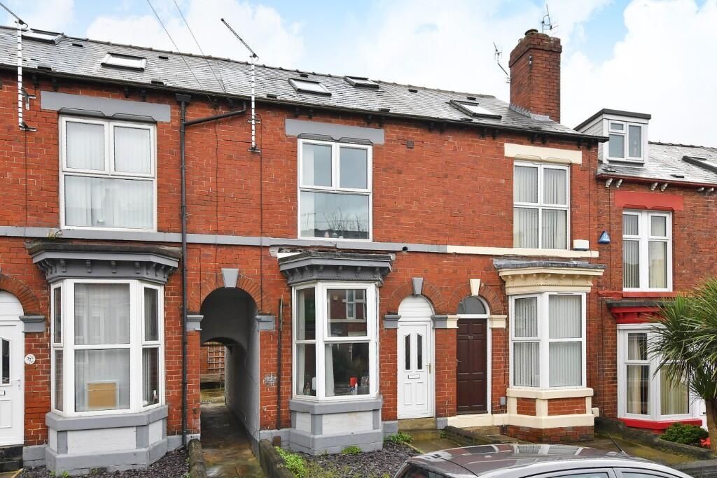 Property photo 2 of 9 Charming Traditional Terraced House With Classic R...