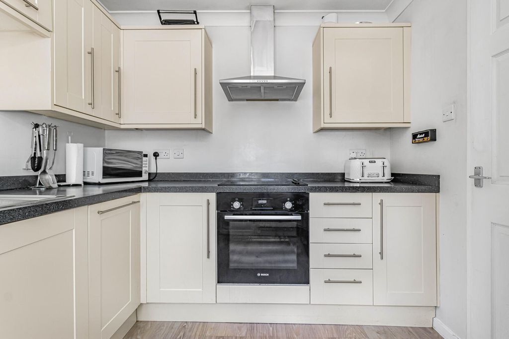 Property photo 3 of 16 9_90999-1.Jpg