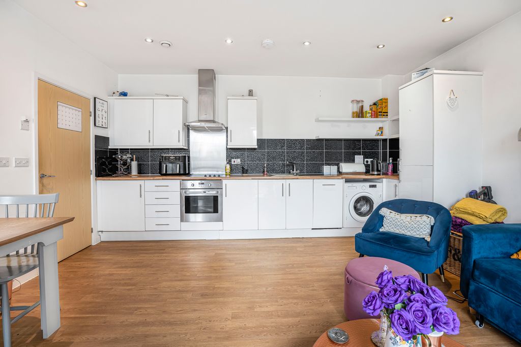 Property photo 3 of 11 Kitchen/Lounge/Diner