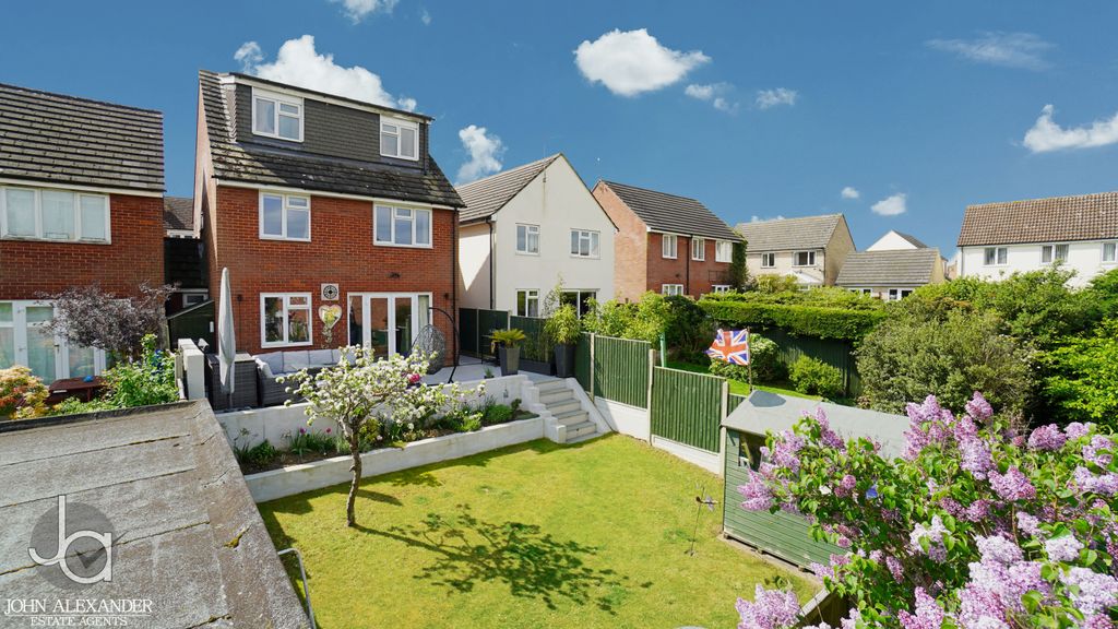 Property photo 2 of 38 9-Halstead-Road-Image-Ali06182