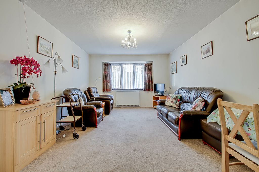 Property photo 3 of 9