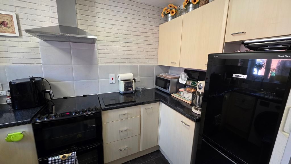 Property photo 3 of 20 Photo 4