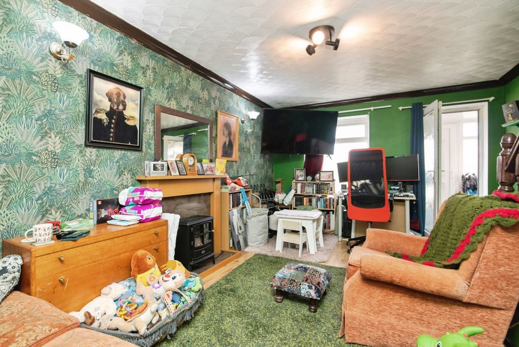 Property photo 2 of 20 Pbox-Img.Jpg