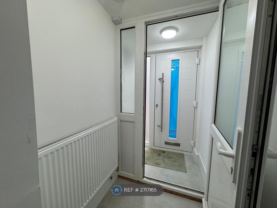 Property photo 1 of 14 Entrance