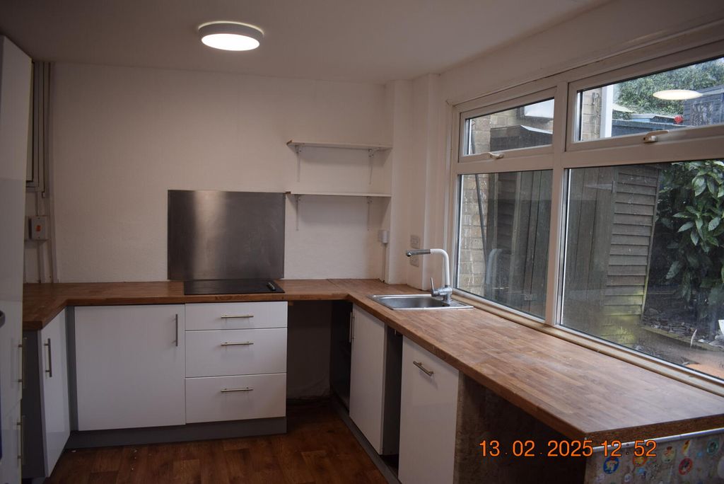 Property photo 2 of 11 Kitchen