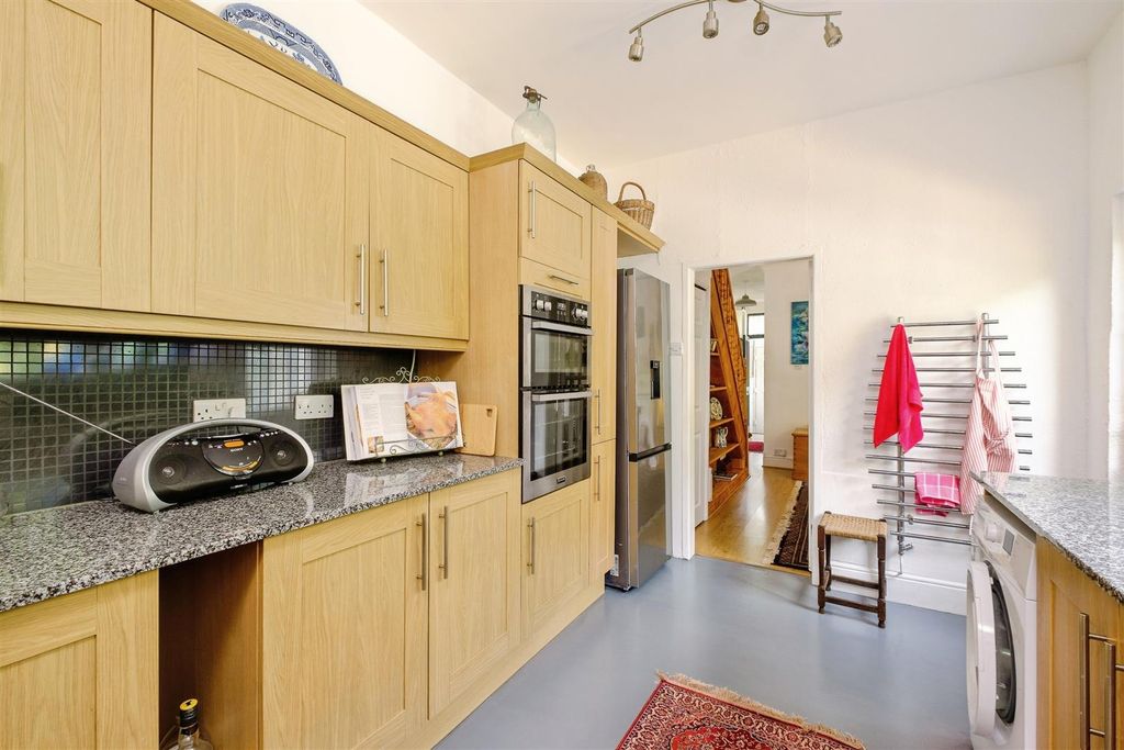 Property photo 3 of 22 Theeyrie-02.Jpg