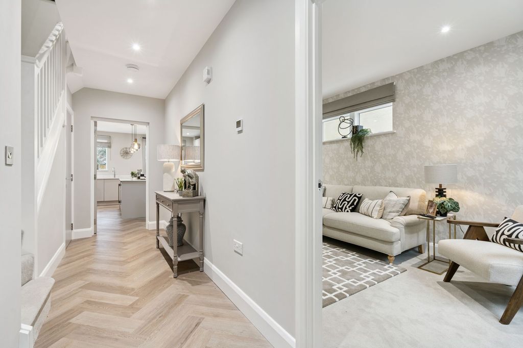 Property photo 3 of 21 Hall_Living