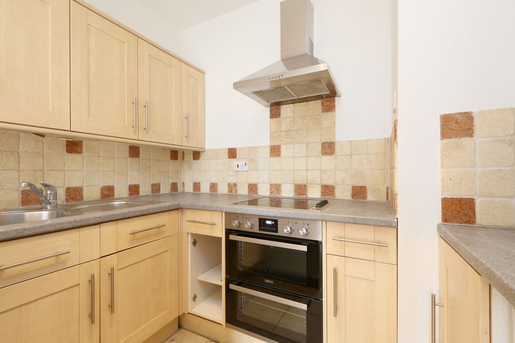 Property photo 2 of 10 Kitchen