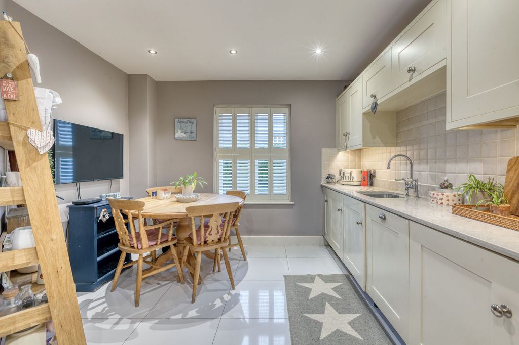 Property photo 2 of 30