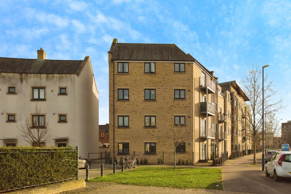 Property photo 1 of 20