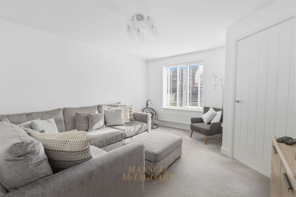 Property photo 3 of 23