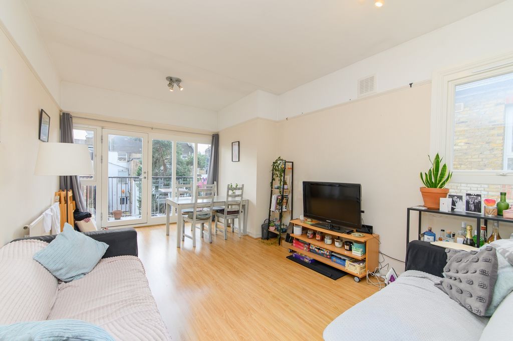 Property photo 3 of 19 Photo 8