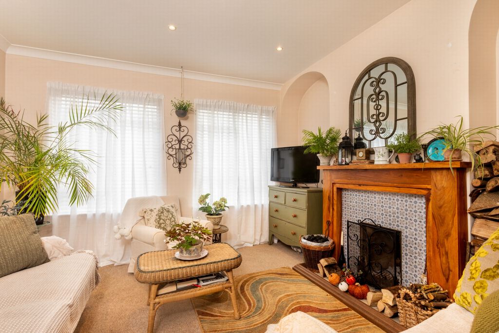Property photo 2 of 14 Sitting Room