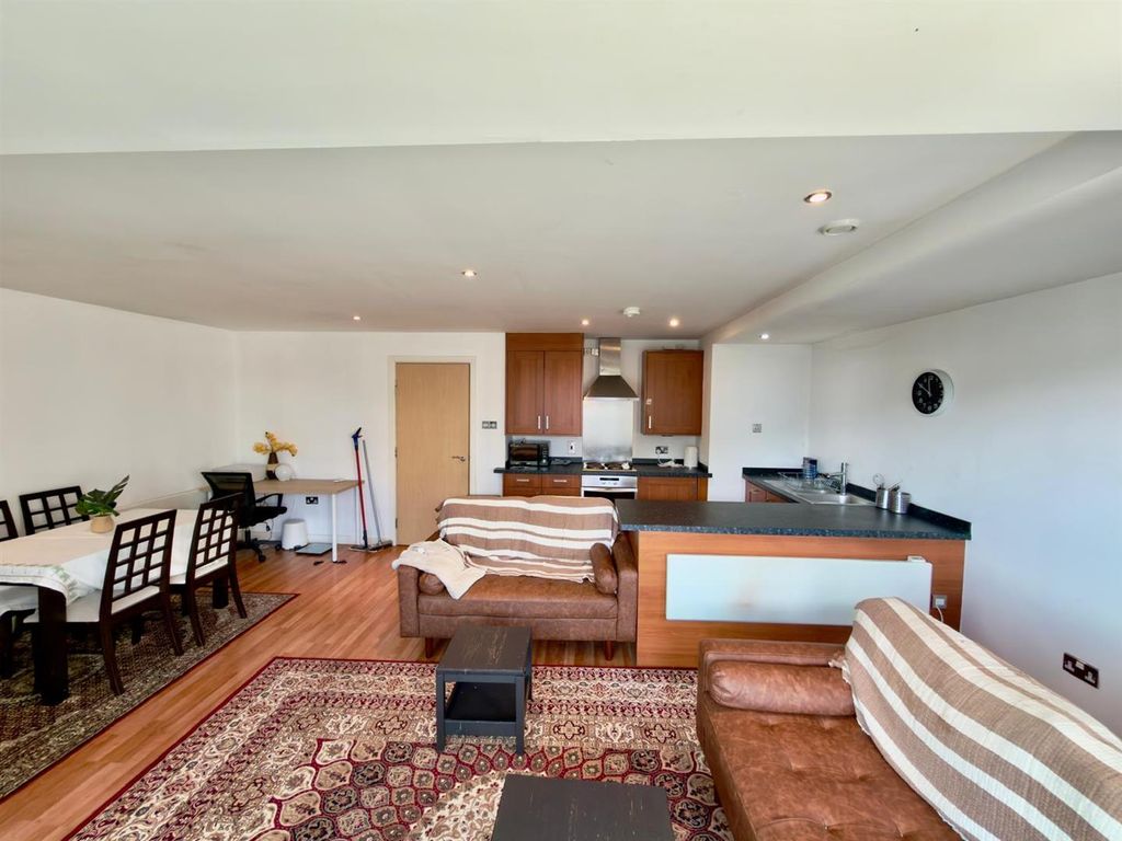 Property photo 1 of 12 1d6d2d6A-0200-4Eee-Aa6F-Bb47523Ebfab.Jpg