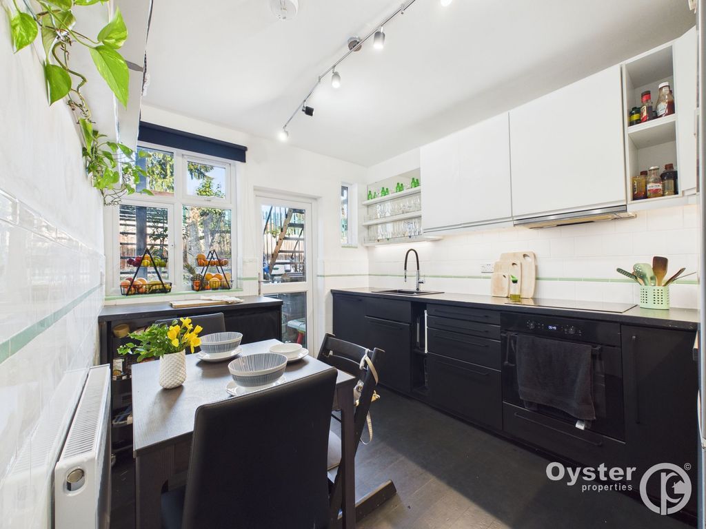 Property photo 3 of 14 Kitchen