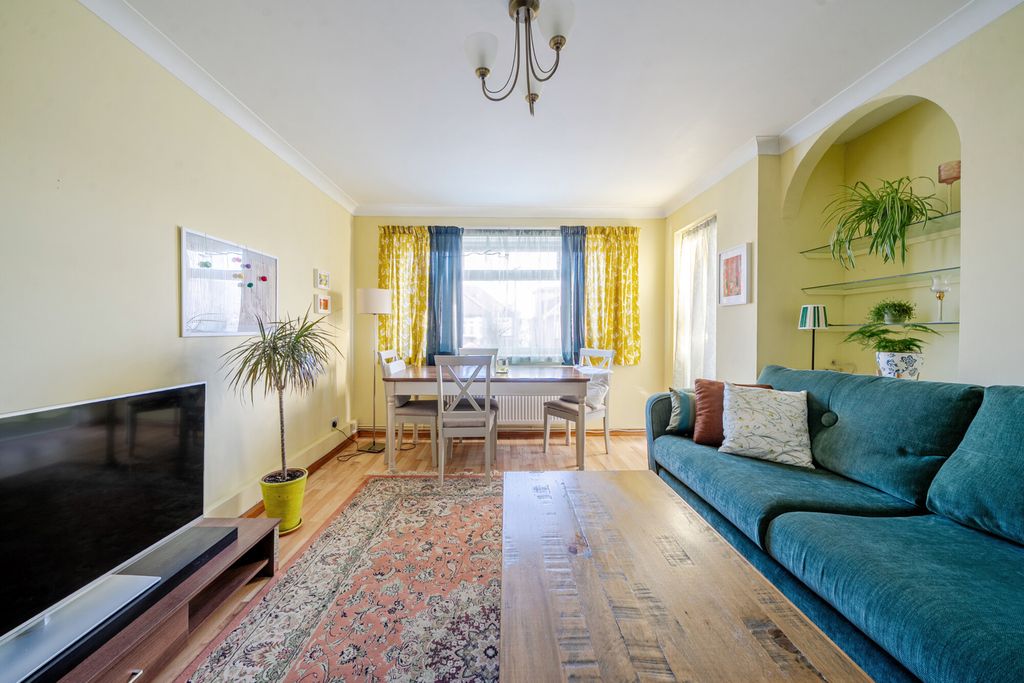 Property photo 3 of 11 1386550-13-692Ed3...