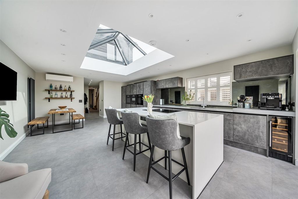 Property photo 2 of 19 1424294-8-69B0255Af38E3.Jpg