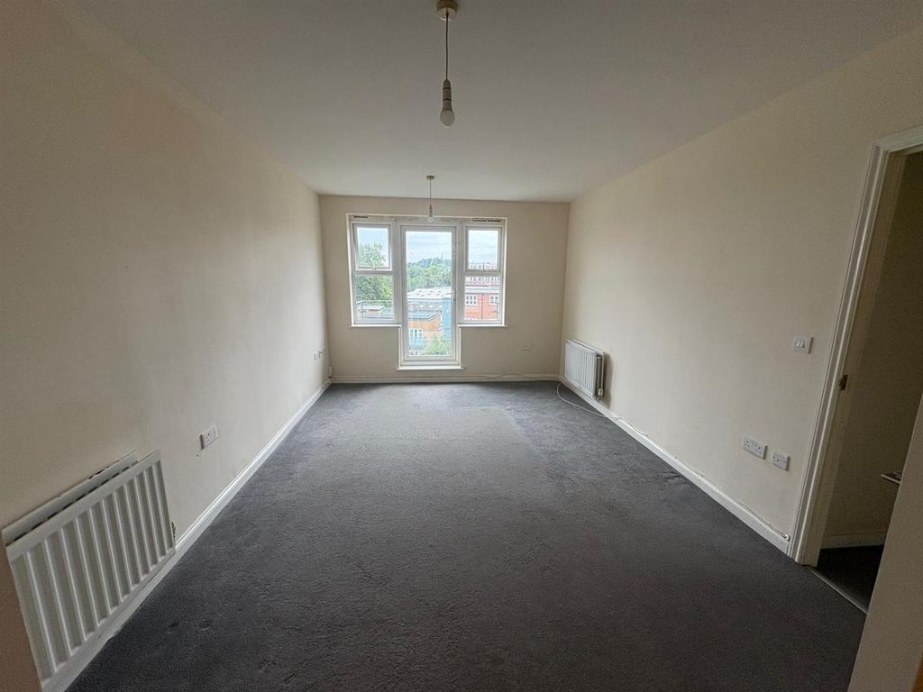 Property photo 1 of 5 Living Room