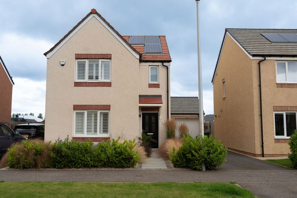 Property photo 1 of 32