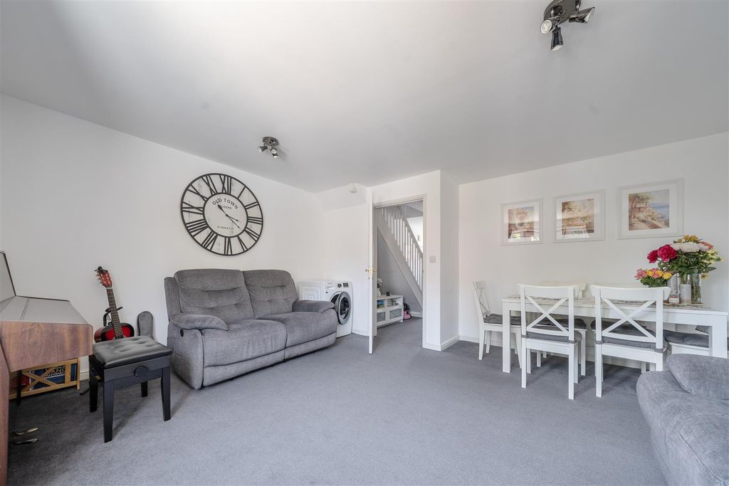 Property photo 3 of 20 1468982-10-6A172613A90c5.Jpg
