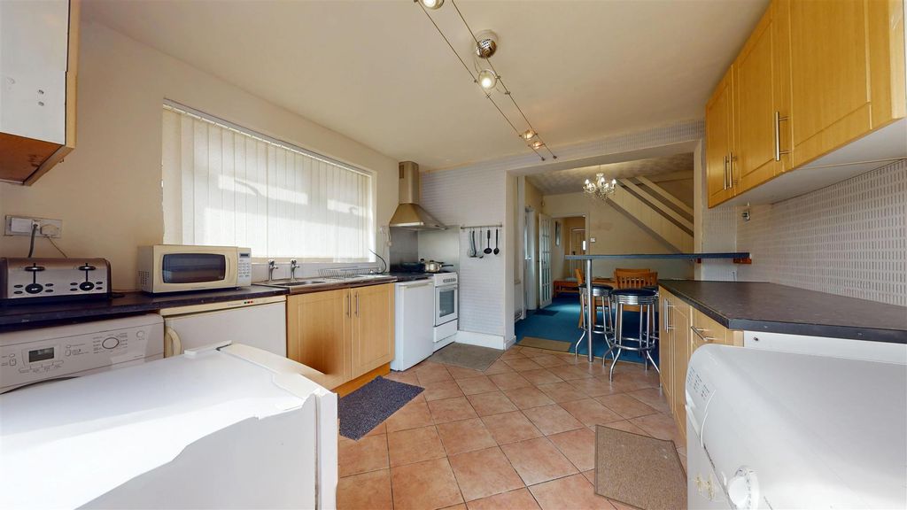 Property photo 2 of 16 Chadwick Road Kitchen