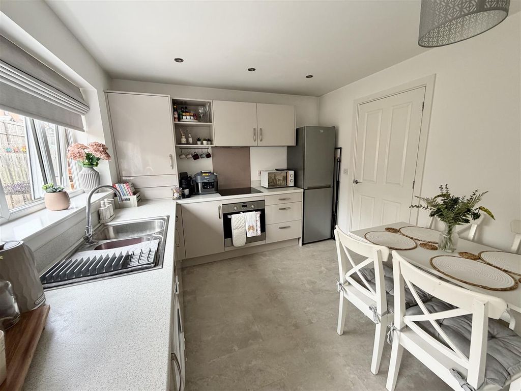 Property photo 2 of 12 Kitchen Diner