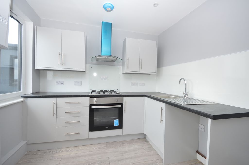 Property photo 2 of 6 Kitchen