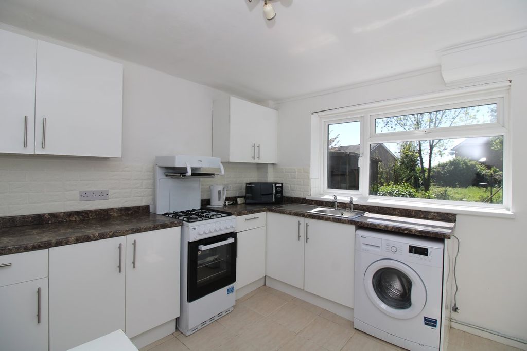 Property photo 1 of 20 Kitchen