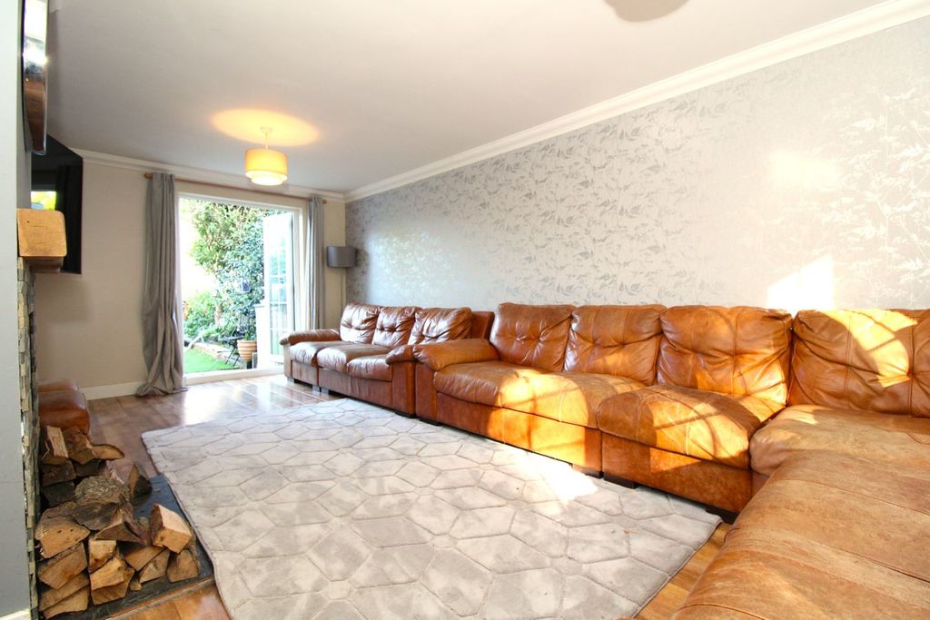 Property photo 1 of 21 Lounge