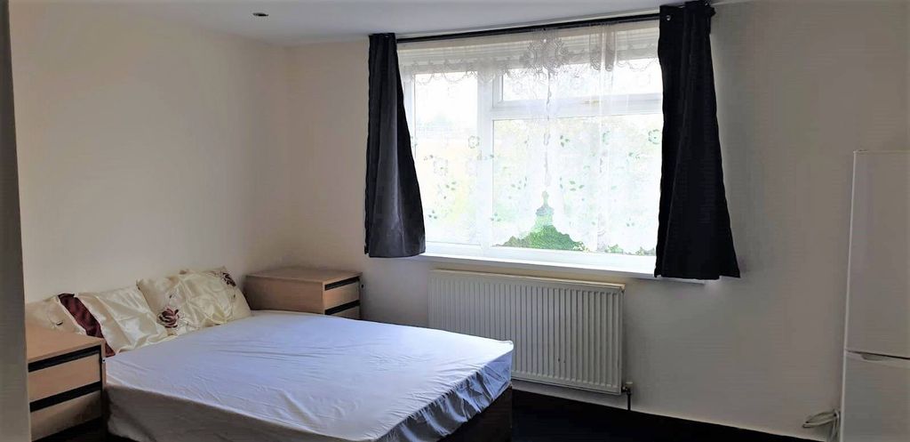 Property photo 3 of 6 Gallery