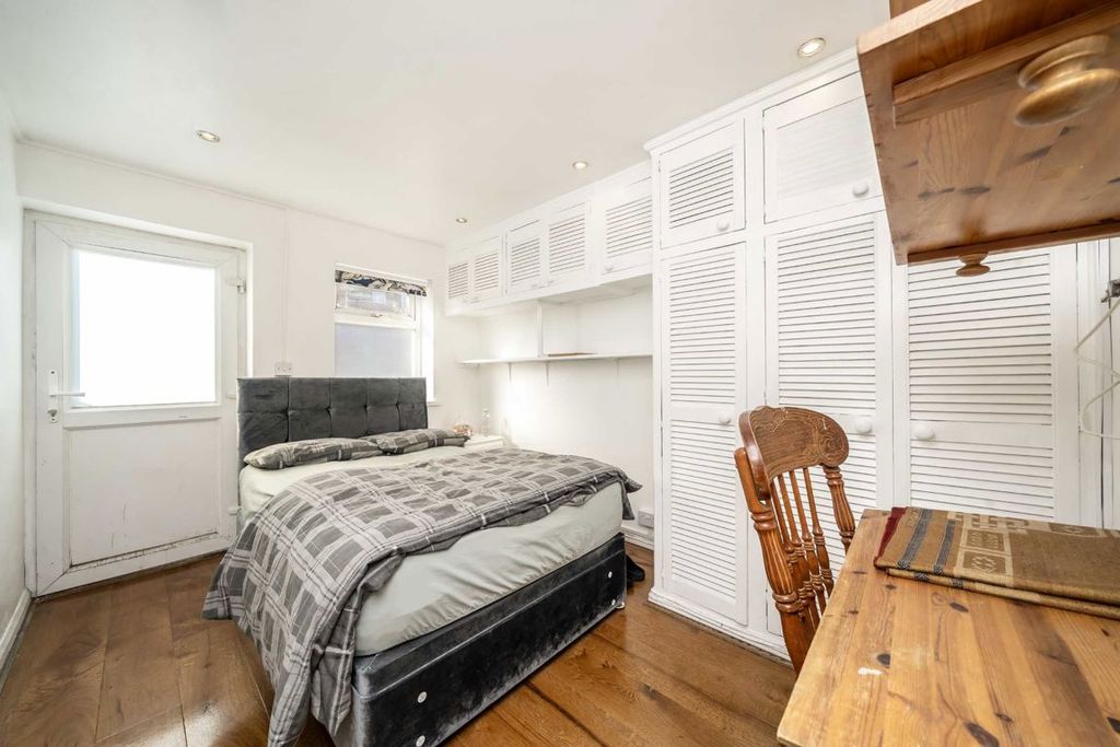 Property photo 3 of 6