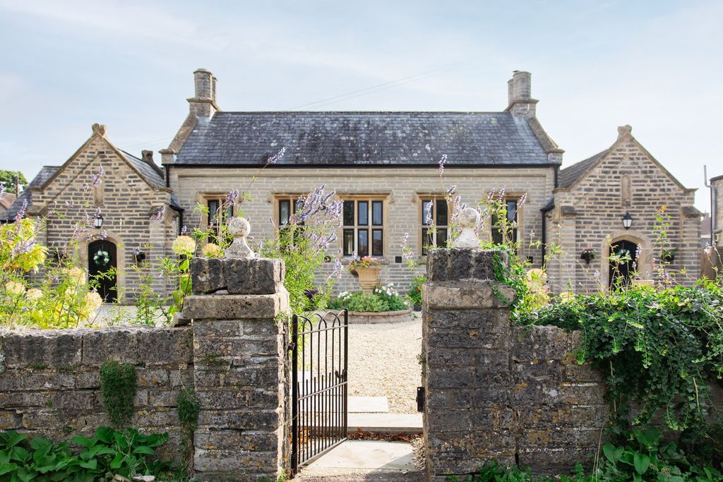 Property photo 1 of 27 3143530