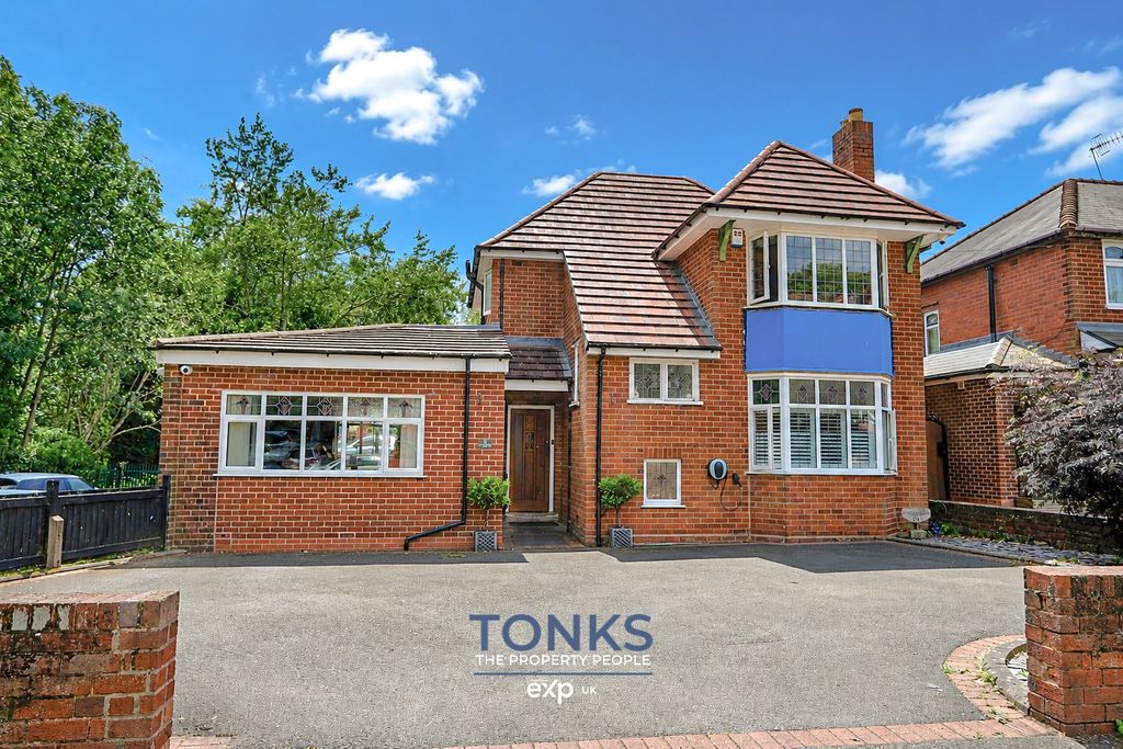 Property photo 1 of 32