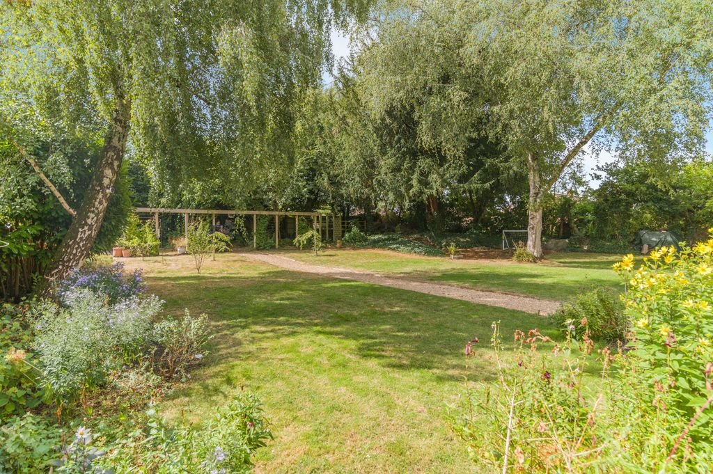 Property photo 3 of 15 Gardens