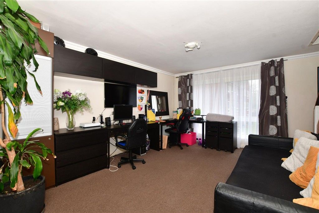 Property photo 2 of 7 Lounge