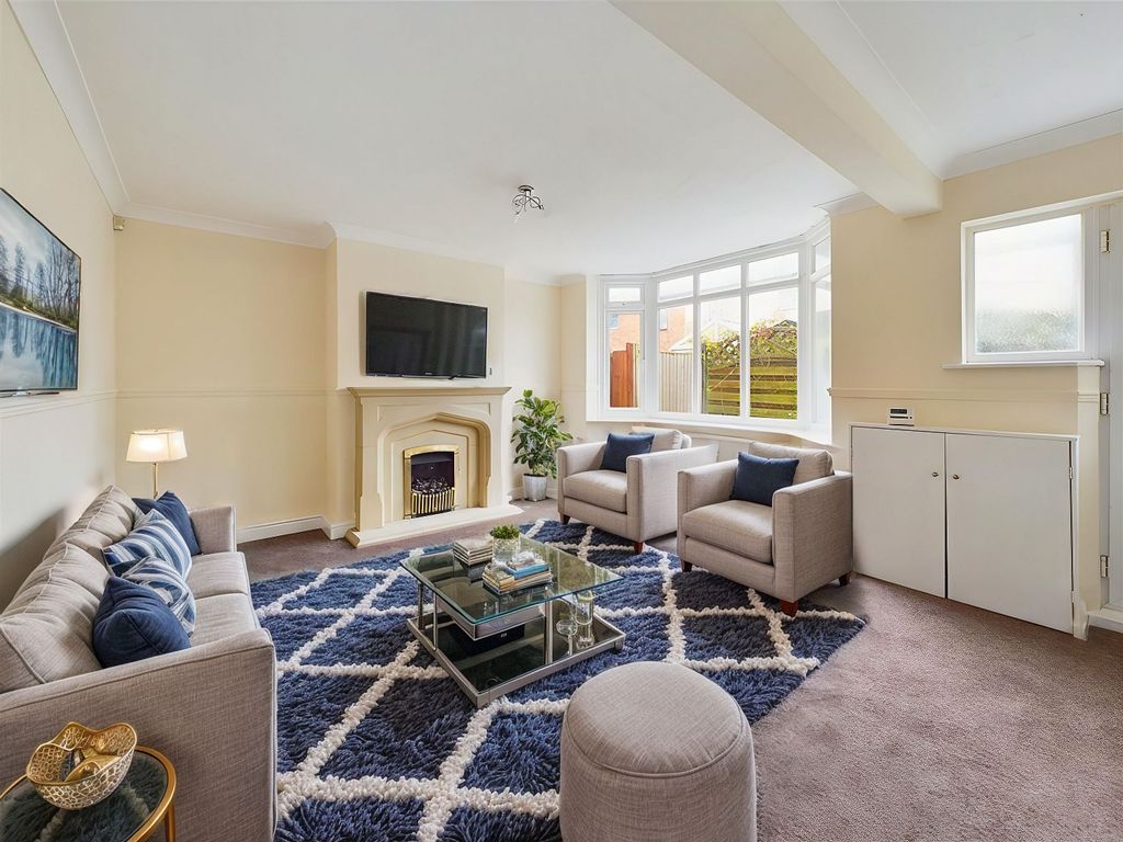 Property photo 2 of 18 Lounge (Virtually Furnished)