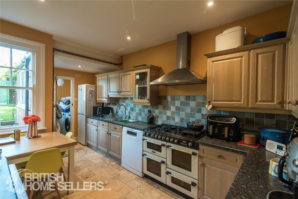 Property photo 3 of 17 Picture No. 15