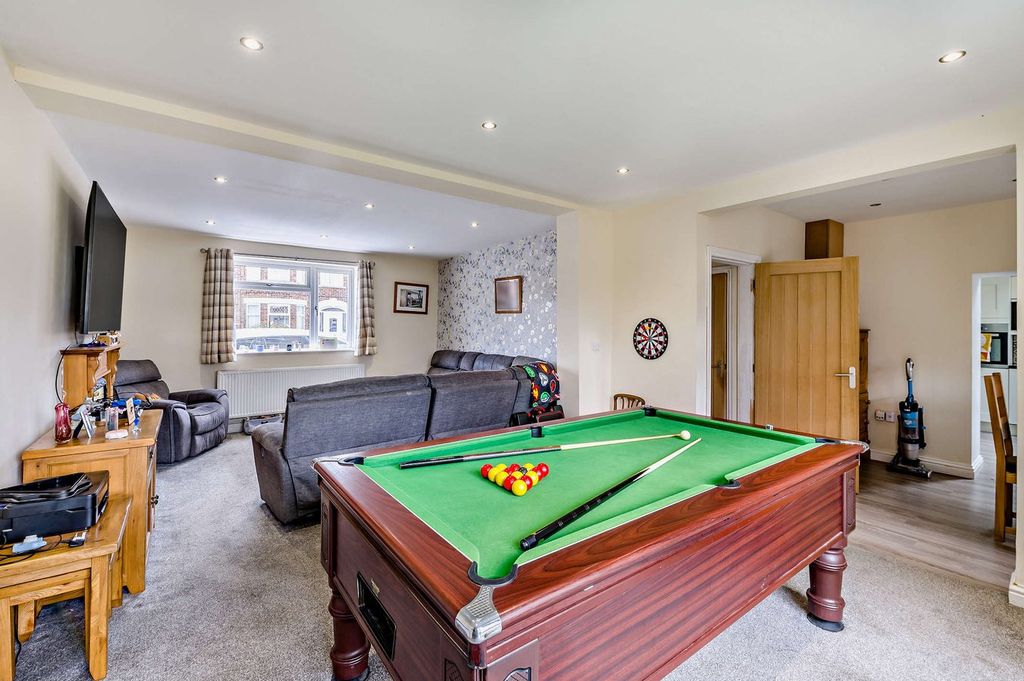 Property photo 3 of 49