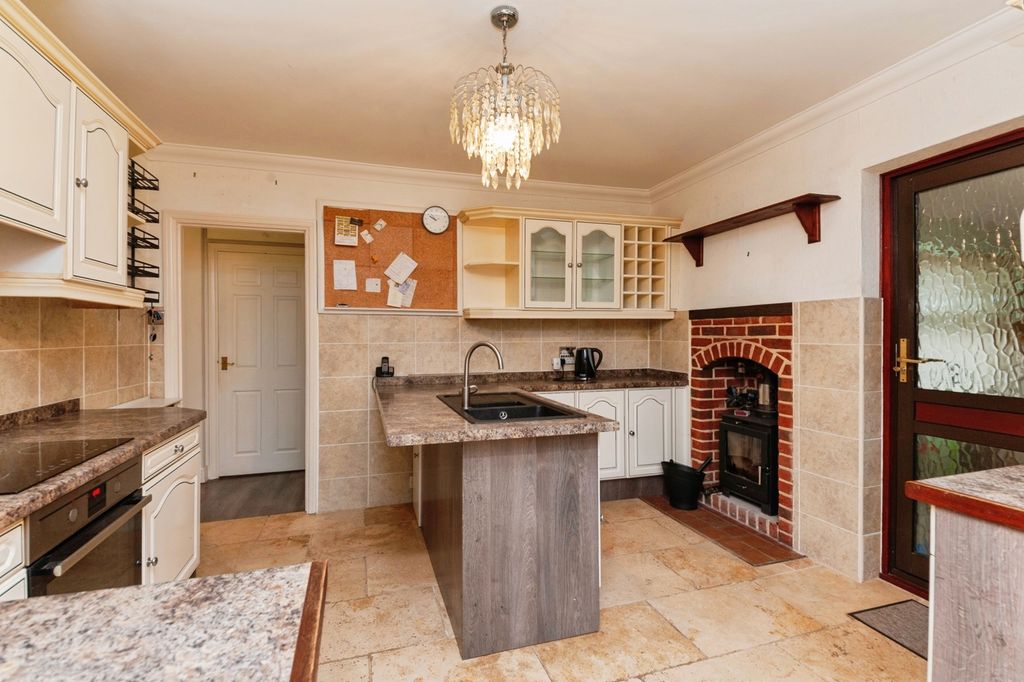 Property photo 2 of 17 Kitchen