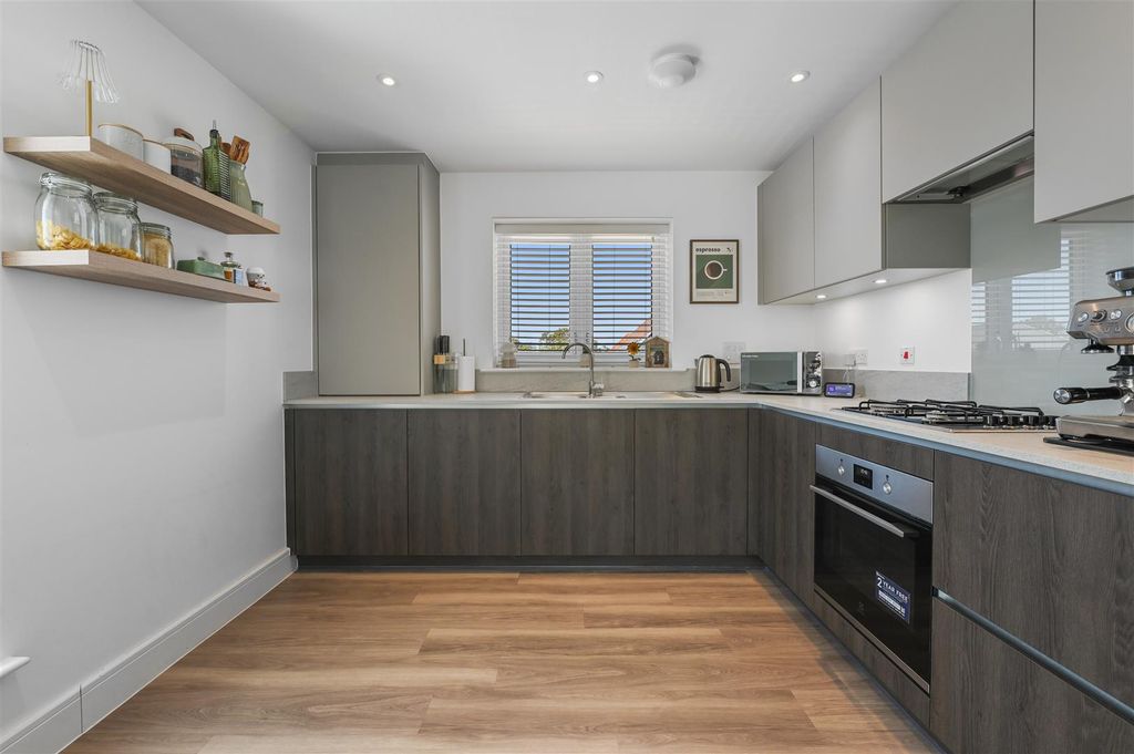 Property photo 3 of 21 Ol-Kl-7Arthurtheobaldcourt-18.Jpg